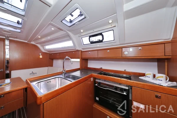 Bavaria 37 Cruiser - Yacht Charter Sailica