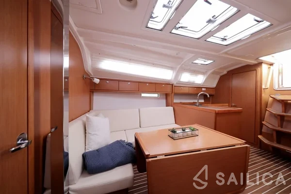 Bavaria 37 Cruiser - Yacht Charter Sailica