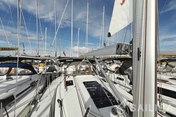 Bavaria 37 Cruiser - Yacht Charter Sailica