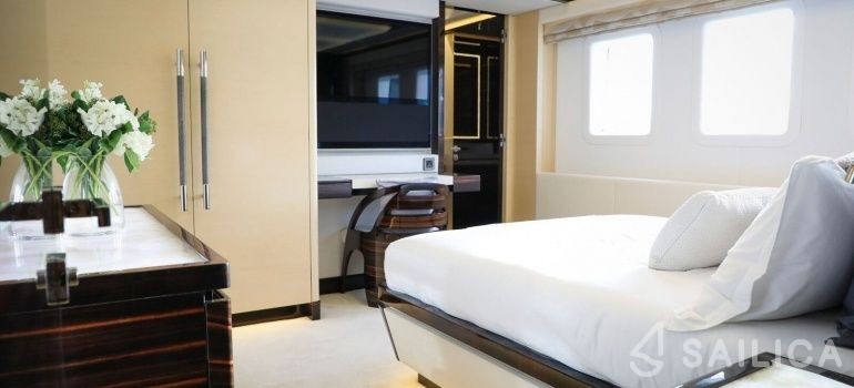 Majesty 122 - Yacht Charter Sailica
