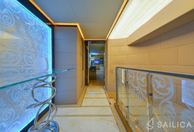 Majesty 122 - Yacht Charter Sailica