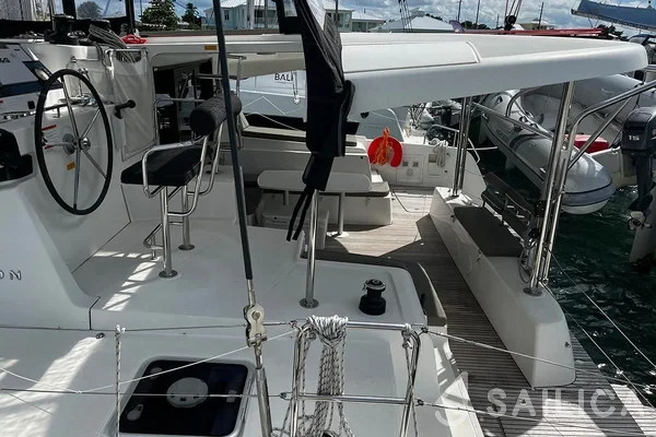 Lagoon 42 - Yacht Charter Sailica