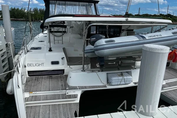 Lagoon 42 - Yacht Charter Sailica