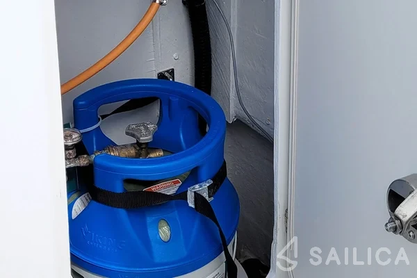 Bali 4.2 - Yacht Charter Sailica