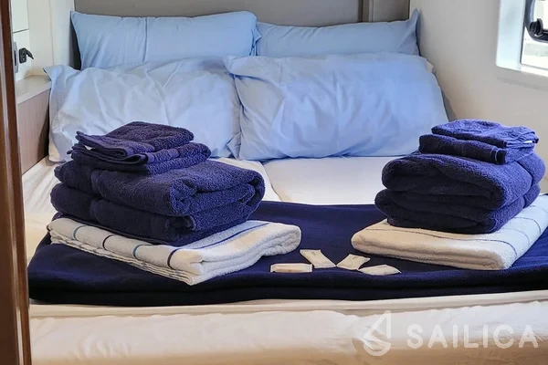 Bali 4.2 - Yacht Charter Sailica
