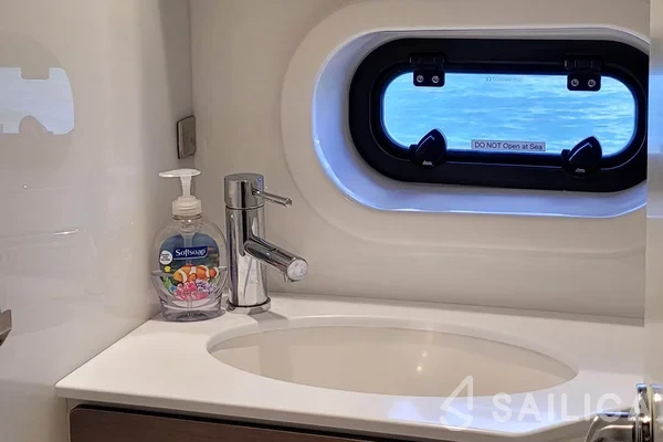 Bali 4.2 - Yacht Charter Sailica