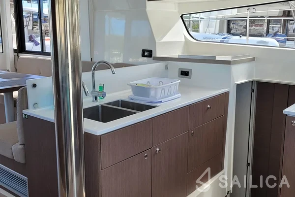 Bali 4.2 - Yacht Charter Sailica