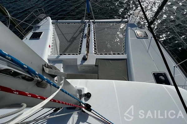 Lagoon 450  Flybridge - Yacht Charter Sailica