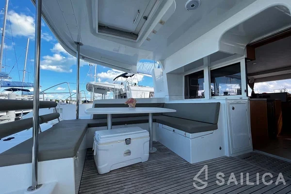Lagoon 450  Flybridge - Yacht Charter Sailica