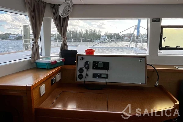 Lagoon 450  Flybridge - Yacht Charter Sailica