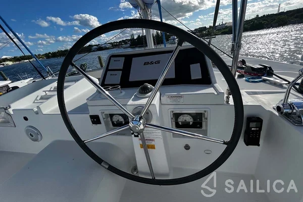 Lagoon 450  Flybridge - Yacht Charter Sailica