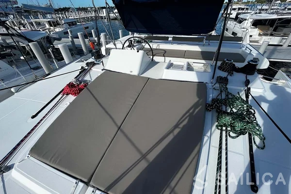 Lagoon 450  Flybridge - Yacht Charter Sailica