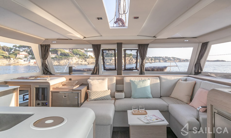 Isla 40 - Yacht Charter Sailica