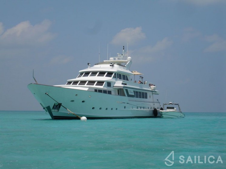 Broward 125 - Yacht Charter Sailica