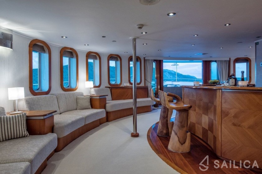 Vuyk en Zonen 70 - Yacht Charter Sailica