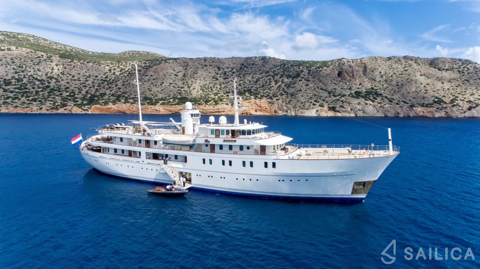 Vuyk en Zonen 70 - Yacht Charter Sailica