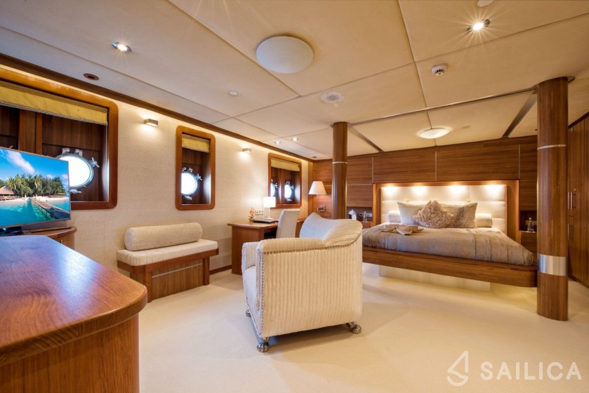 Vuyk en Zonen 70 - Yacht Charter Sailica