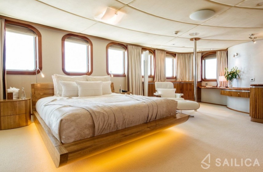 Vuyk en Zonen 70 - Yacht Charter Sailica