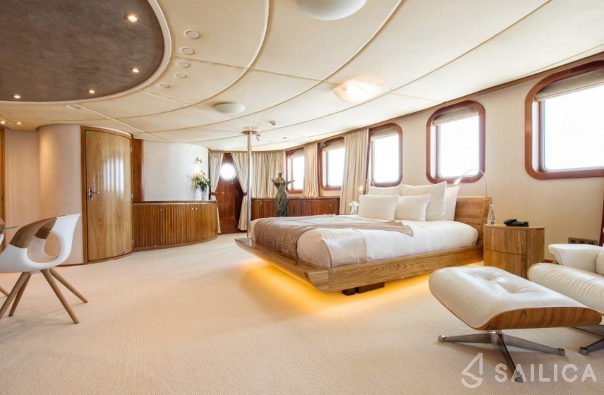 Vuyk en Zonen 70 - Yacht Charter Sailica