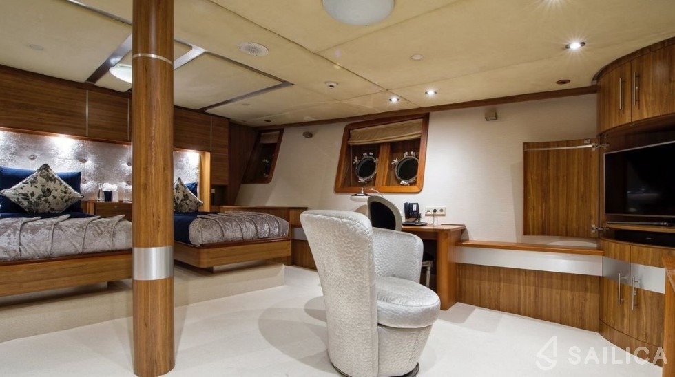 Vuyk en Zonen 70 - Yacht Charter Sailica