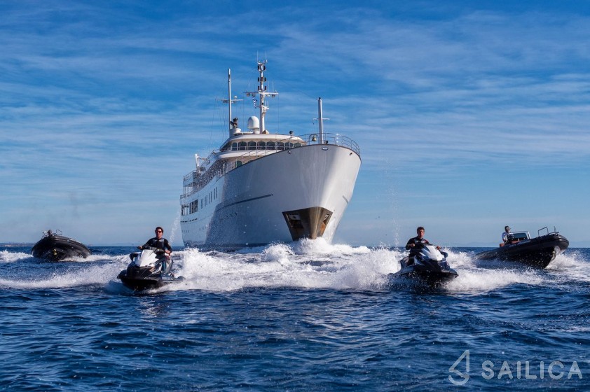 Vuyk en Zonen 70 - Yacht Charter Sailica