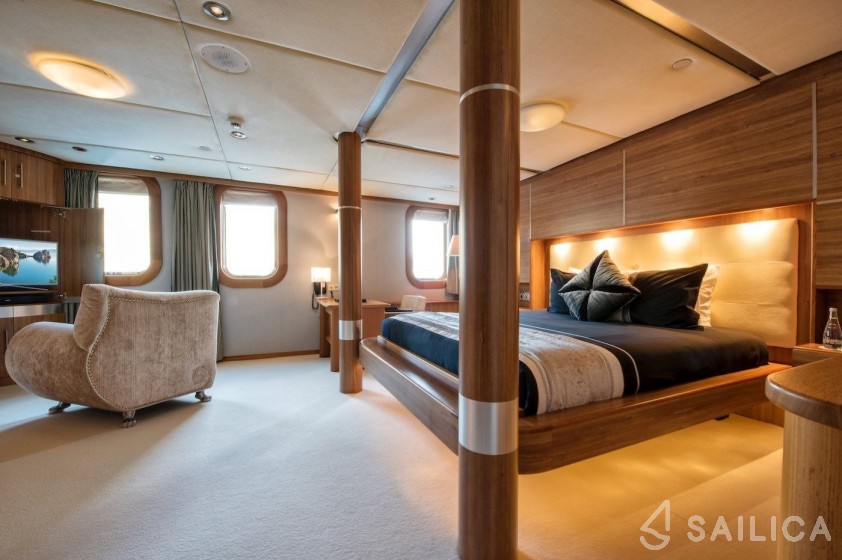 Vuyk en Zonen 70 - Yacht Charter Sailica