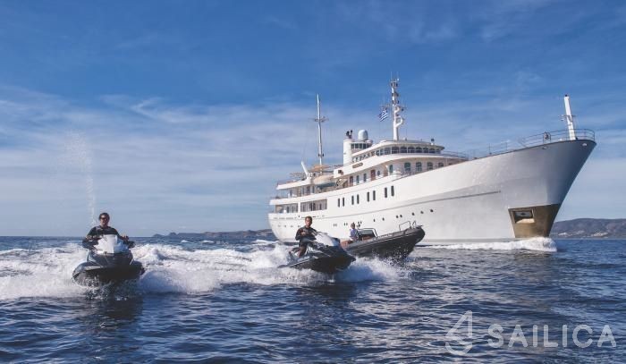 Vuyk en Zonen 70 - Yacht Charter Sailica
