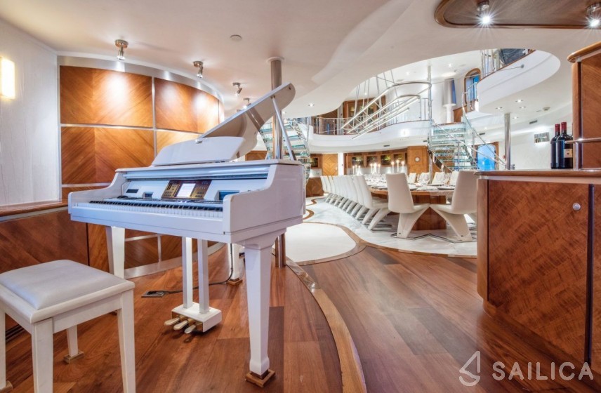 Vuyk en Zonen 70 - Yacht Charter Sailica