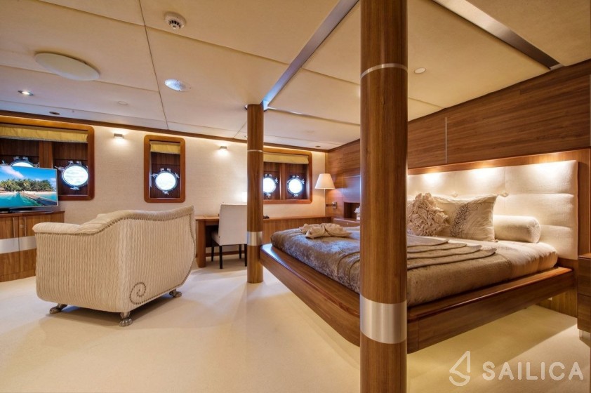 Vuyk en Zonen 70 - Yacht Charter Sailica