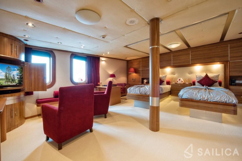 Vuyk en Zonen 70 - Yacht Charter Sailica