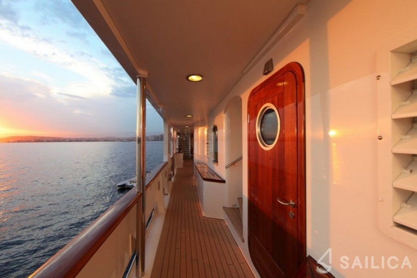 Vuyk en Zonen 70 - Yacht Charter Sailica