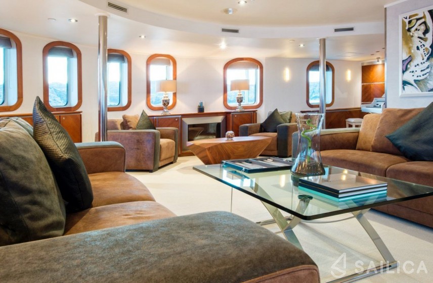 Vuyk en Zonen 70 - Yacht Charter Sailica
