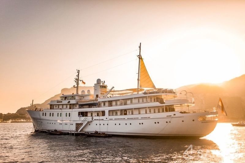 Vuyk en Zonen 70 - Yacht Charter Sailica