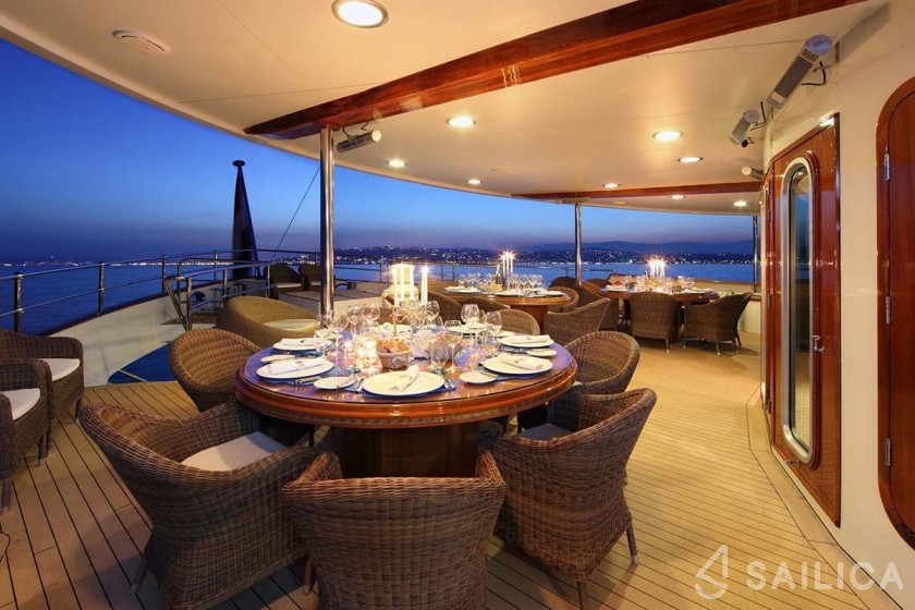 Vuyk en Zonen 70 - Yacht Charter Sailica