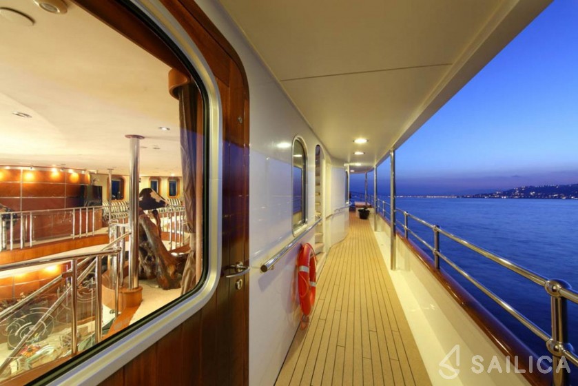Vuyk en Zonen 70 - Yacht Charter Sailica
