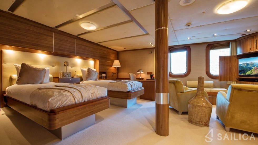 Vuyk en Zonen 70 - Yacht Charter Sailica