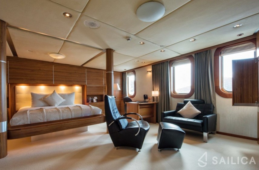 Vuyk en Zonen 70 - Yacht Charter Sailica