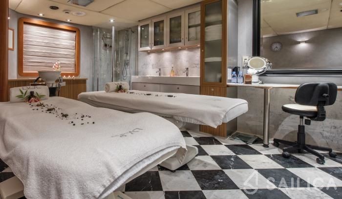 Vuyk en Zonen 70 - Yacht Charter Sailica
