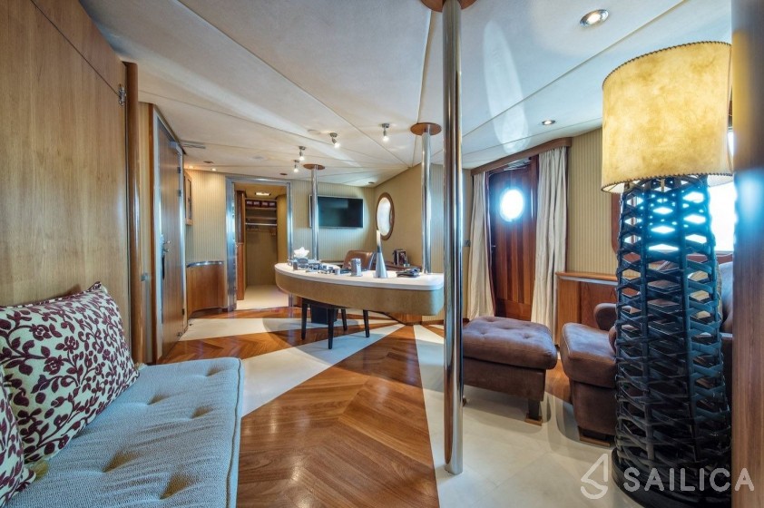 Vuyk en Zonen 70 - Yacht Charter Sailica