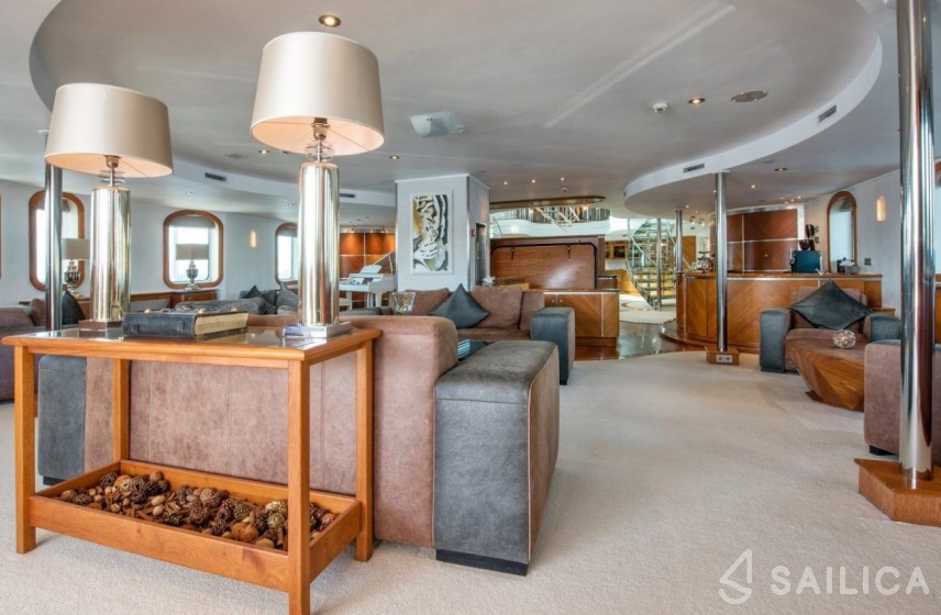 Vuyk en Zonen 70 - Yacht Charter Sailica
