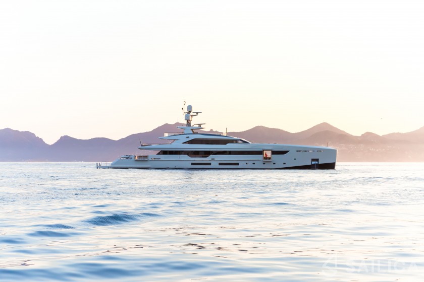 Tankoa S501 - Yacht Charter Sailica