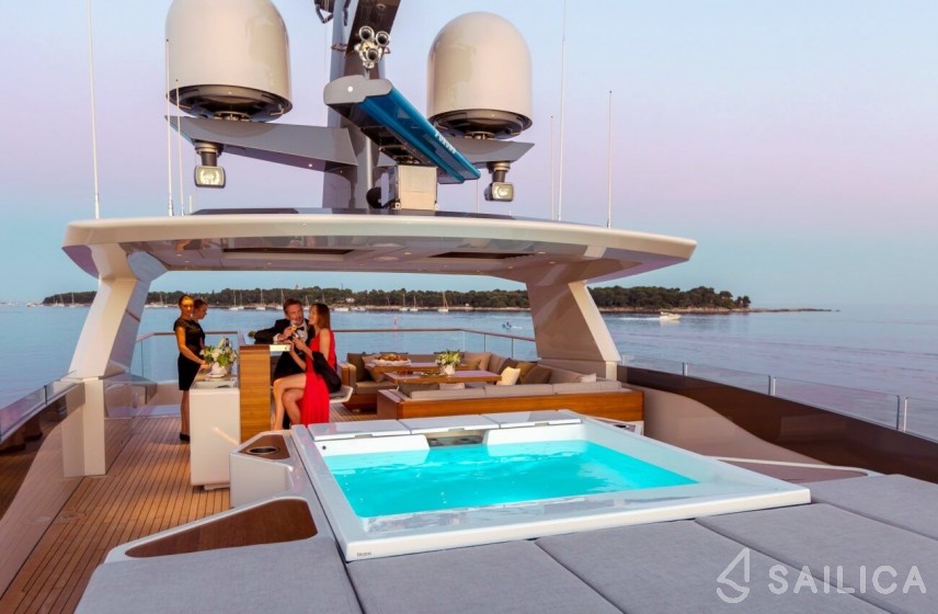 Tankoa S501 - Yacht Charter Sailica