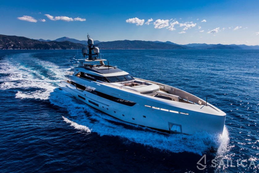 Tankoa S501 - Yacht Charter Sailica
