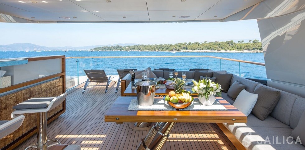 Tankoa S501 - Yacht Charter Sailica