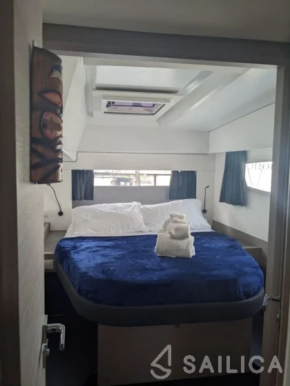 Astréa 42 - Yacht Charter Sailica