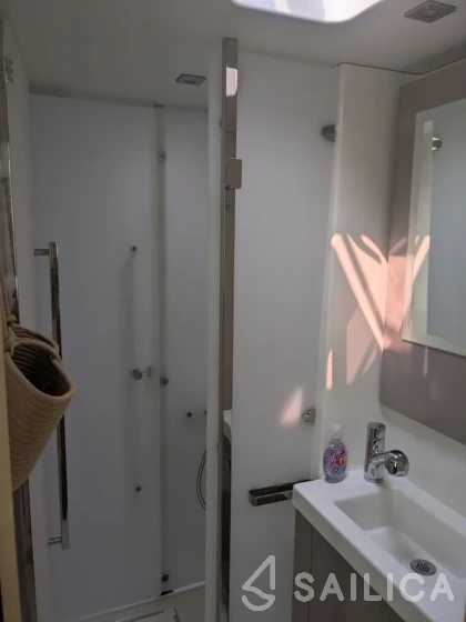 Astréa 42 - Yacht Charter Sailica