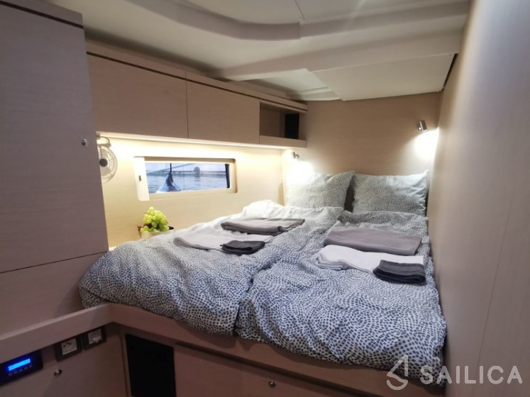 Oceanis 51.1 - Yacht Charter Sailica