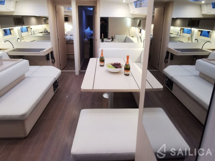 Oceanis 51.1 - Yacht Charter Sailica