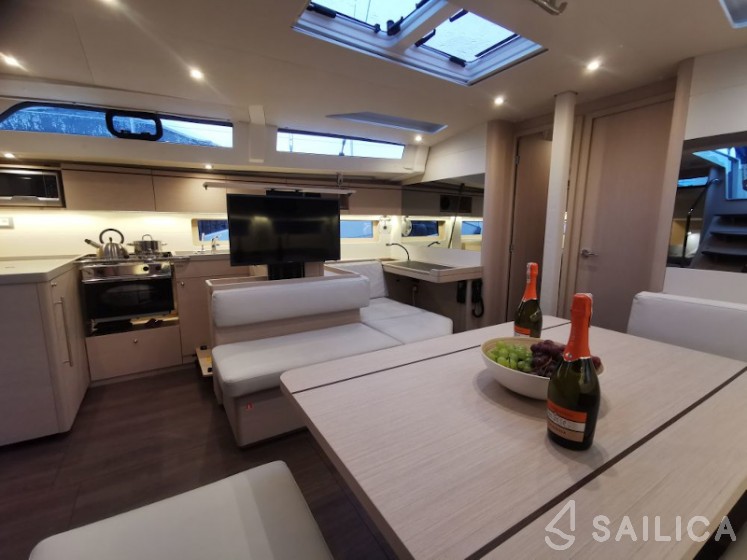Oceanis 51.1 - Yacht Charter Sailica