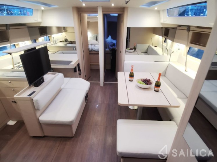 Oceanis 51.1 - Yacht Charter Sailica